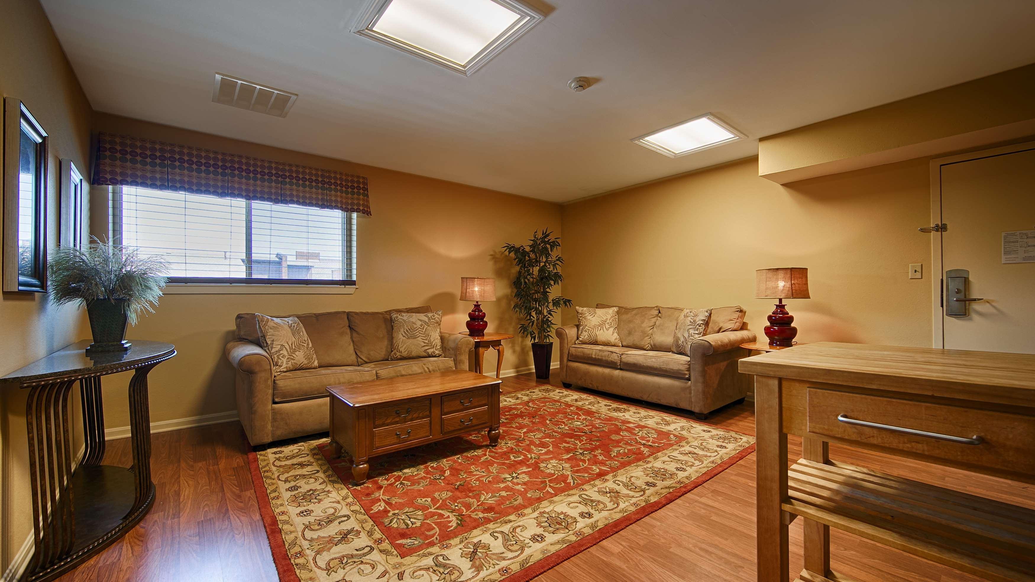 Best Western Shelbyville Lodge Bagian luar foto