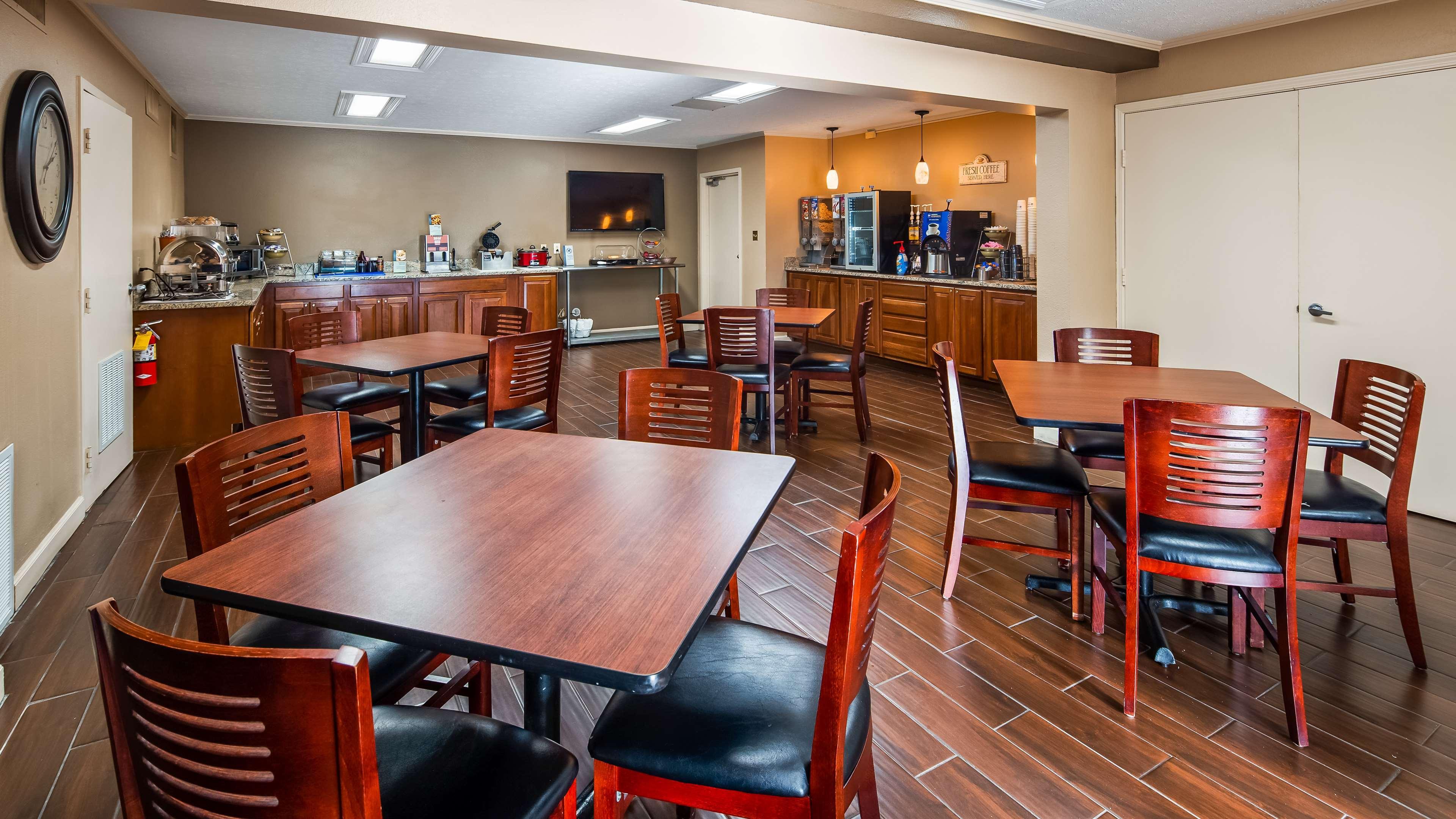 Best Western Shelbyville Lodge Bagian luar foto