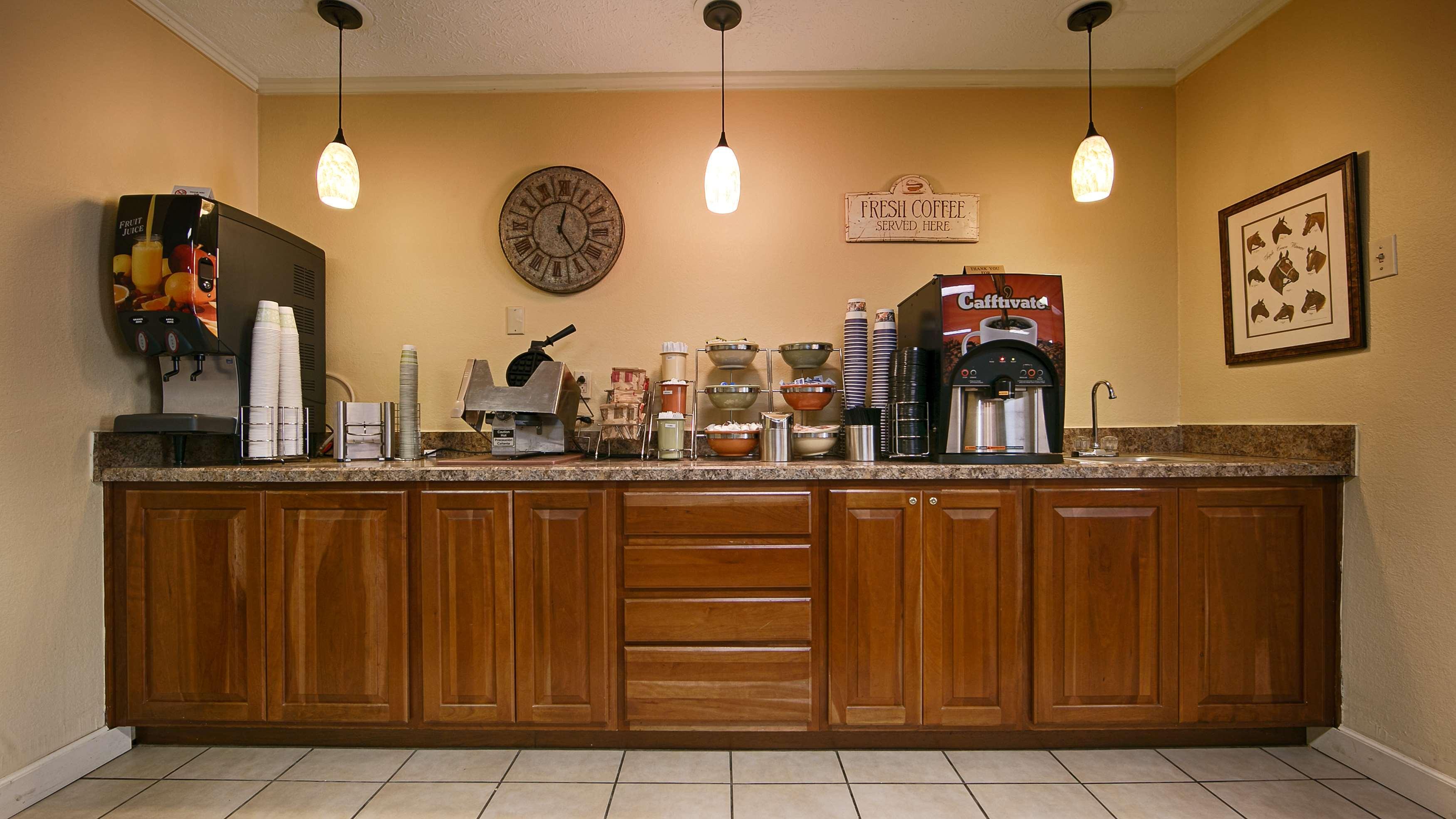 Best Western Shelbyville Lodge Bagian luar foto