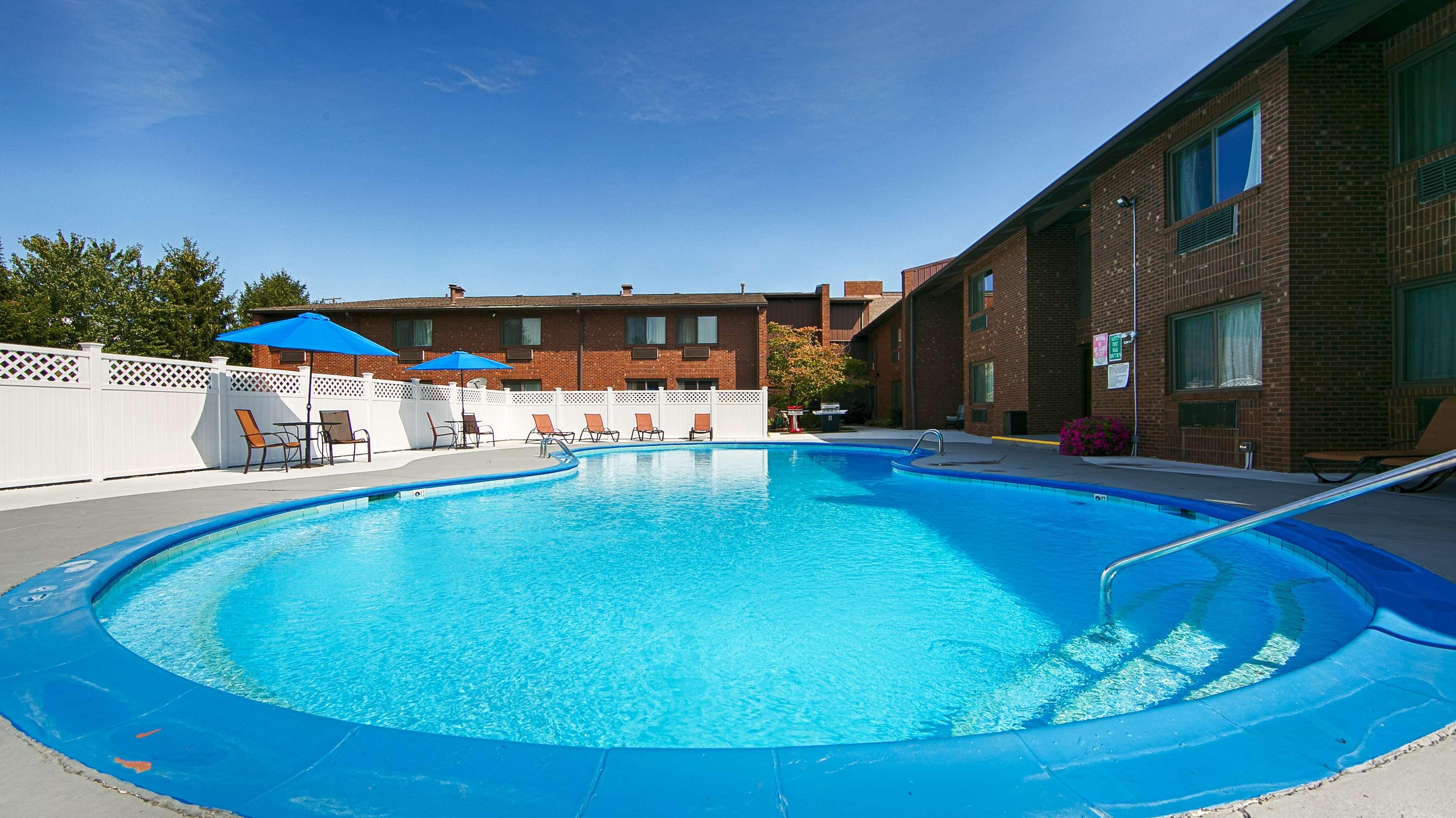 Best Western Shelbyville Lodge Bagian luar foto