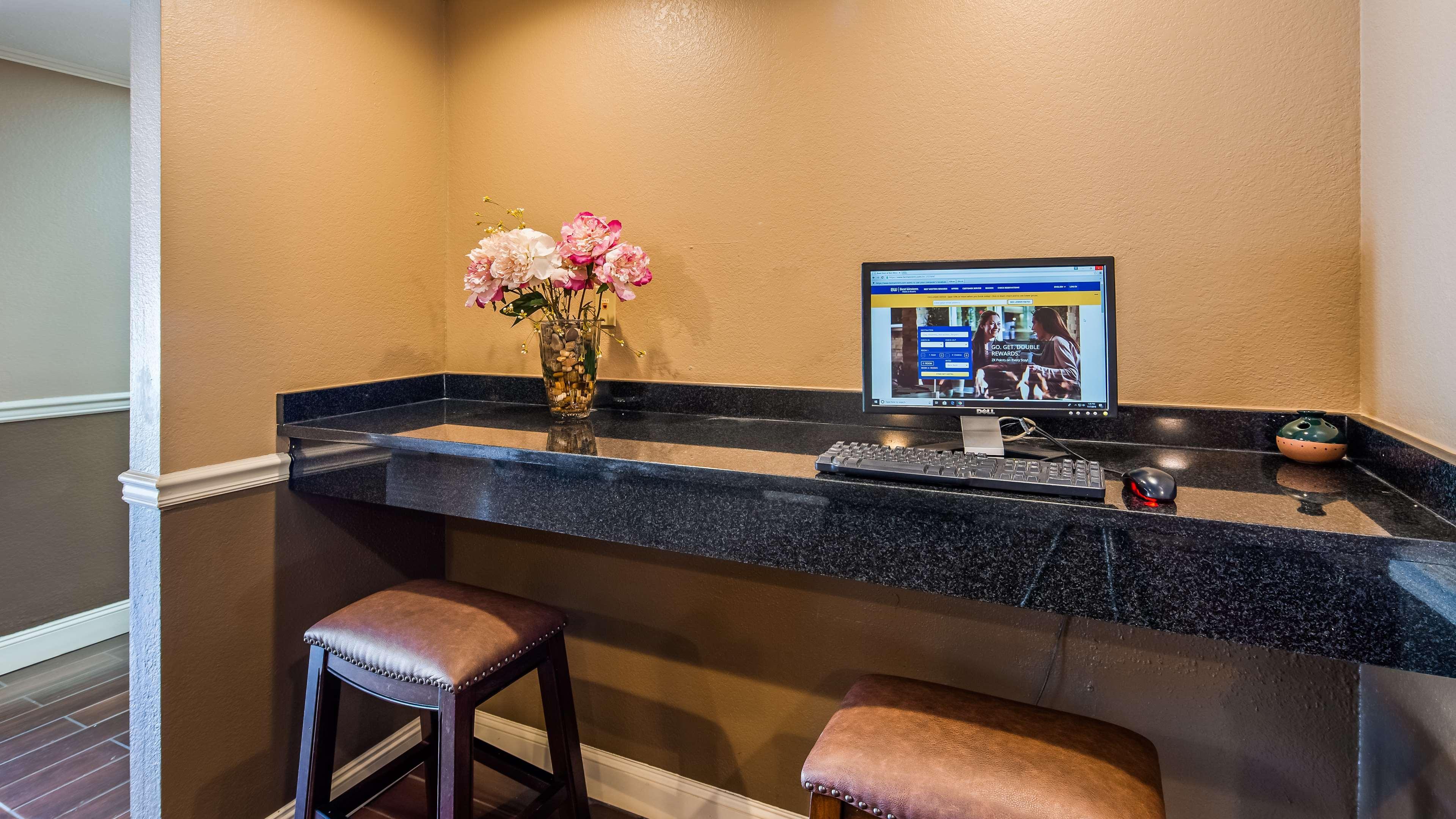 Best Western Shelbyville Lodge Bagian luar foto